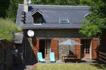 Maison de campagne pour 10 personnes, avec jardin ainsi que terrasse et jacuzzi, animaux acceptés à Benque-Dessous-et-Dessus