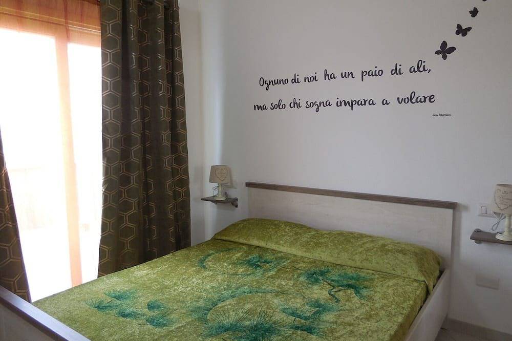 Poolfront townhouse just minutes from the sea in Viddalba, Province de Sassari