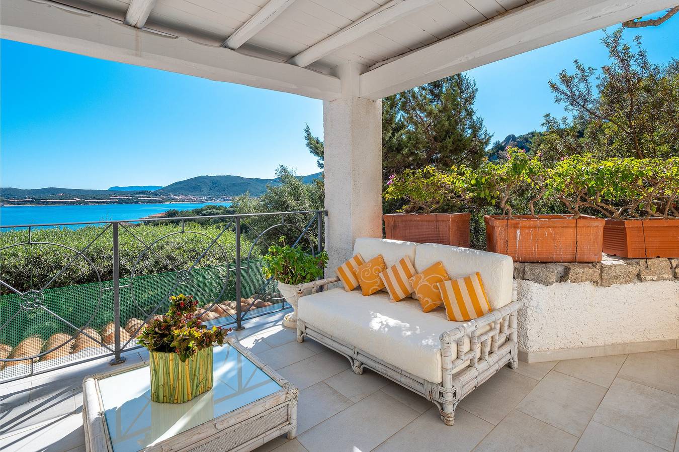 Apartamento 'Bella Vista Marinella 1' con vistas al mar, terraza, aire acondicionado y Wi-Fi in Marinella, Porto Rotondo