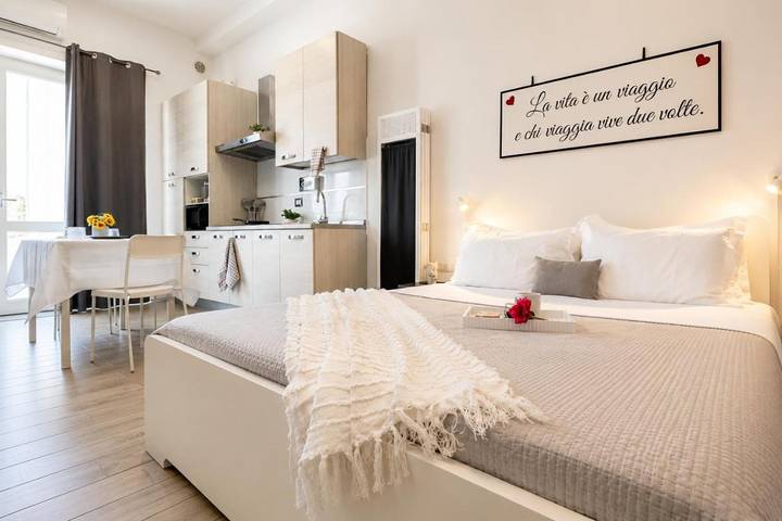 Ferieleilighet for 2 personer, med Terrasse og Hage i Marino