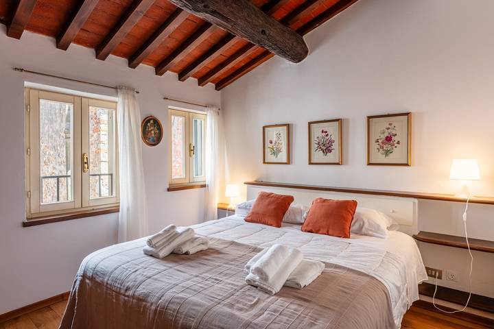 Mordini Loft – Spacious 3-Bedroom Apartment in Central Lucca in Lucca, Lucca Provisen