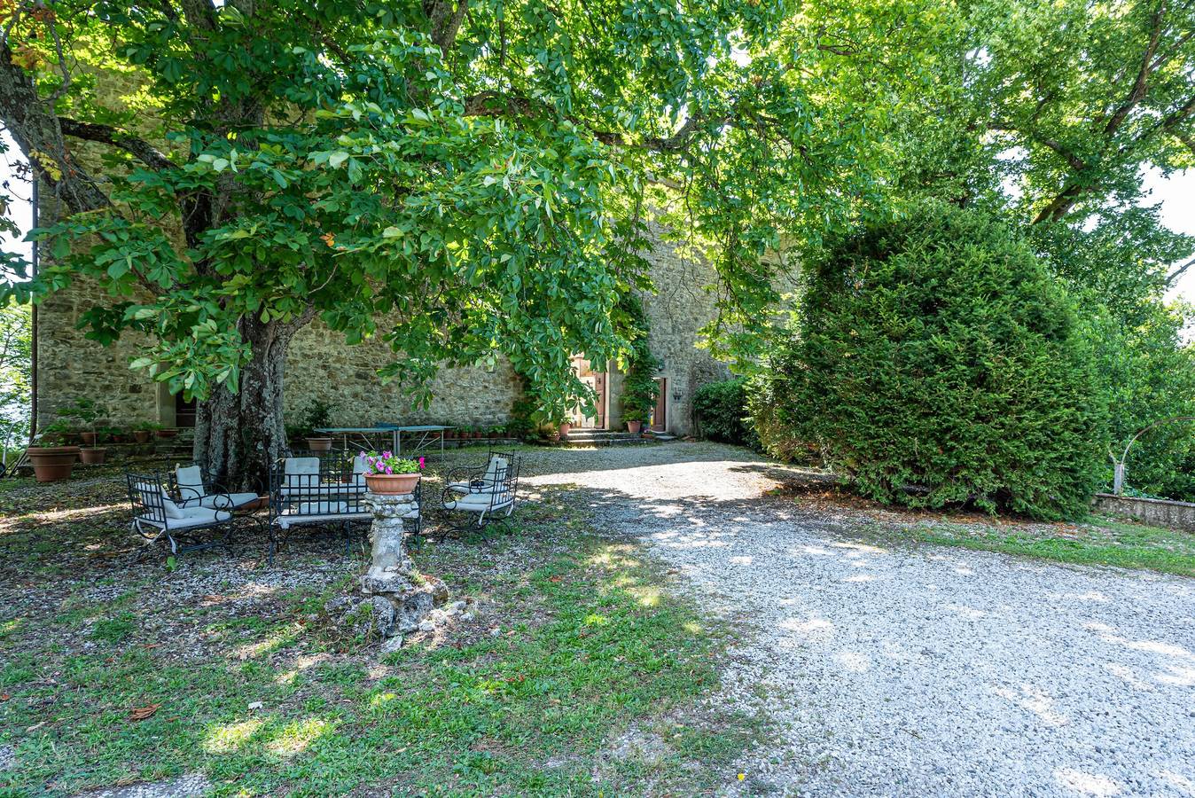 Villa Panzano-Barberino di Mugello with Lake View, Private Pool & Wi-Fi. 6/8 guests. in Barberino di Mugello, Florence Province