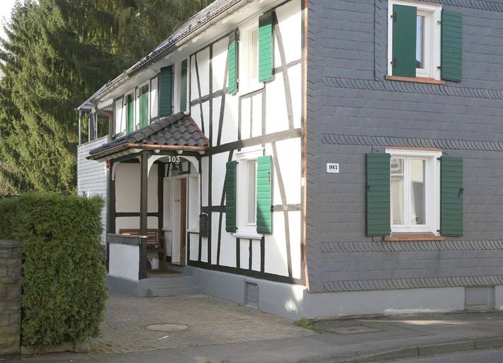 Ferienhaus für 6 Personen, mit Ausblick und Garten sowie Sauna in Windeck - 2