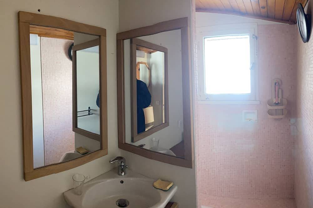 Appartement meublé 65m² en chalet   - linge & ménage hebdo - jardin - parking in Meylan, Isère