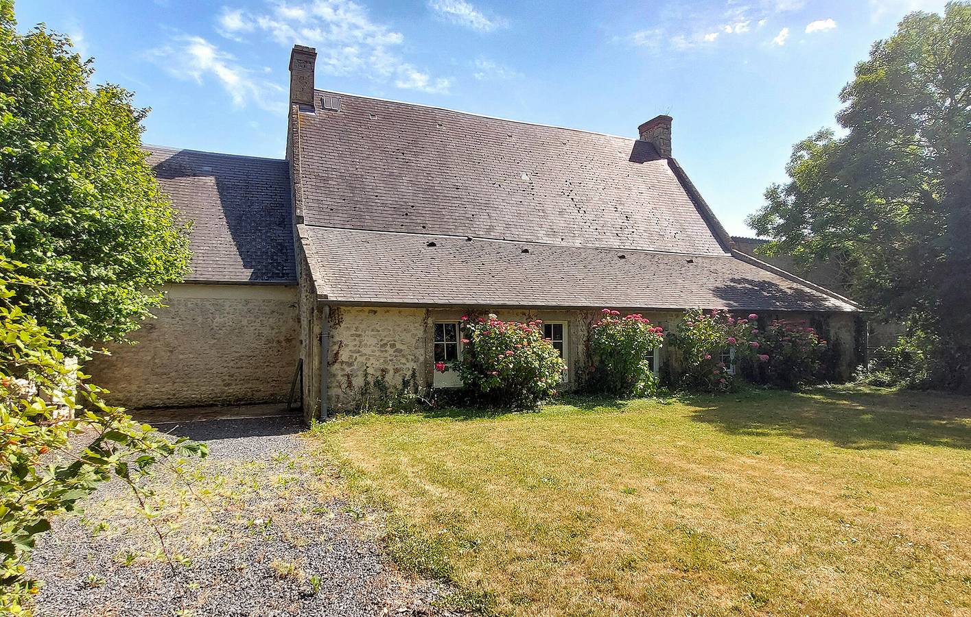 Un logement confortable à 2 km de Cardonville : Wi-Fi, télévision et jardin in Saint-Benoît-de-l'Aure, Région de Bayeux