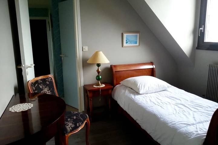 Location de vacances pour 7 personnes, avec terrasse ainsi que piscine et jardin à Plougoulm - 3