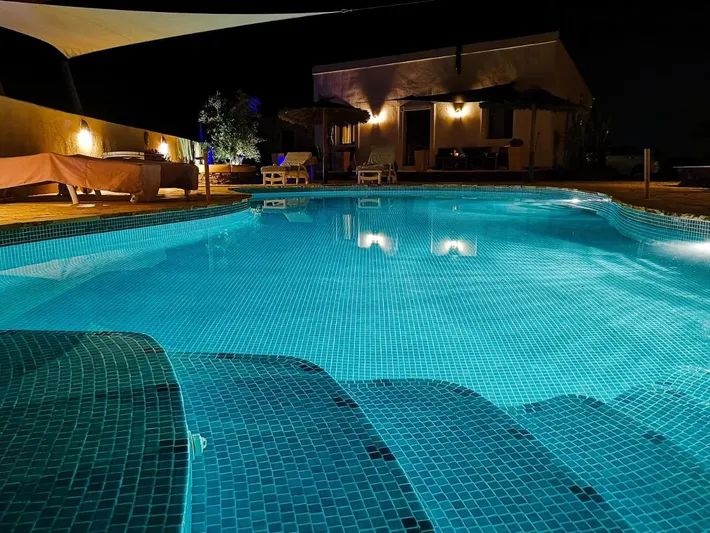 Casa de vacaciones para 3 personas, con piscina además de vistas y jardín - 1