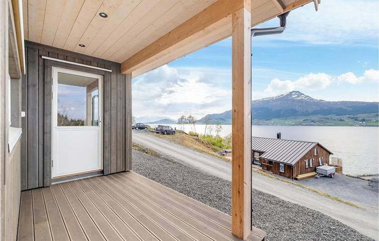 Ferienhaus für 5 Personen mit Terrasse in Gjemnes, Nördliches Fjordnorwegen