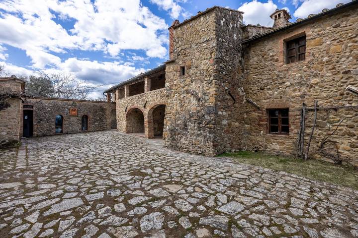 Agriturismo per 18 persone, con giardino a Casole d'Elsa
