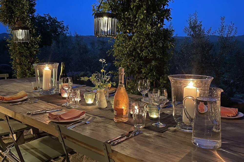 Perfetto agriturismo familiare per 12 persone con splendida piscina a sfioro e ampio giardino in Montone, Valtiberina