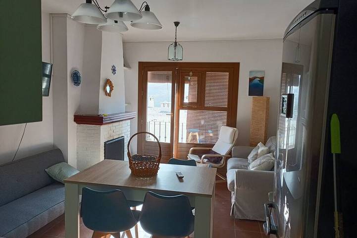 Apartamento para 3 personas, con balcón, Se admiten mascotas en Bubión