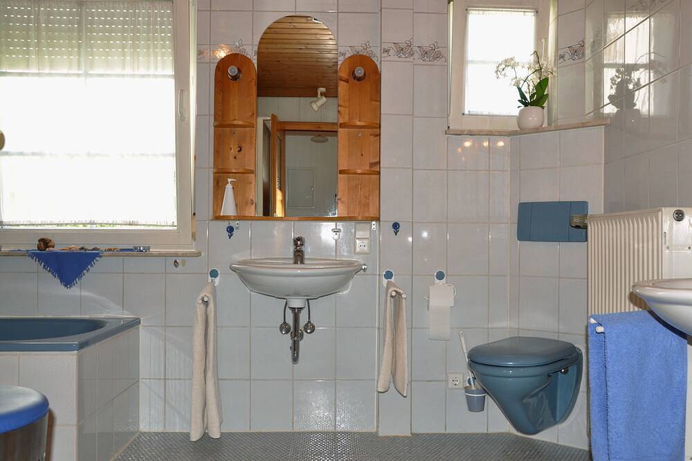 Ganze Wohnung, Ferienwohnung/App. für 2 Gäste mit 40m² in Friedrichshafen in Friedrichshafen, Region Bodensee-Oberschwaben