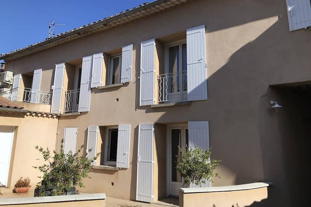 Appartement entier, Lumineux appartement de 100 m2 à Pernes-Les-Fontaines entre Ventoux et Avignon. in Pernes-les-Fontaines, Vaucluse