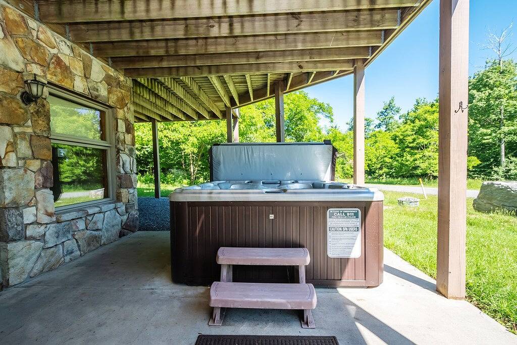 Marvelous 5 Bedroom Log Chalet w / Hot Tub in privaten Community! in McHenry, Deep Creek Lake