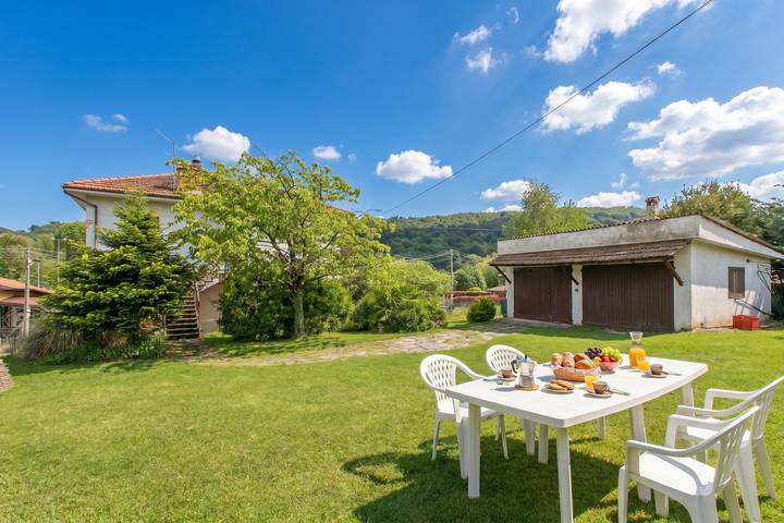 Location de vacances pour 4 personnes, avec balcon à Brovello-Carpugnino