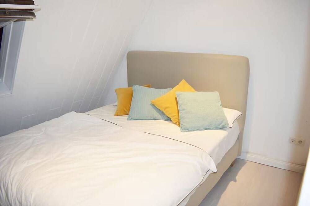 Ganze Wohnung, Rüttenscheid Dachgeschoßwohnung in Rüttenscheid, Essen