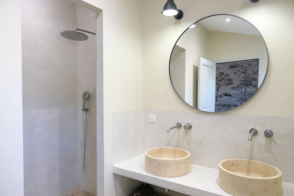 La Bastide des Plâtrières, magnificent view of Provencal village in La Roque-sur-Pernes, Vaucluse