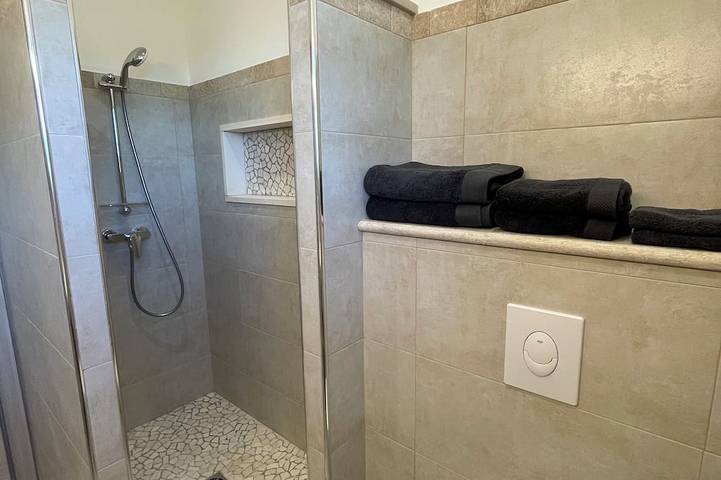 New country house with for 8 people 5 min from the Village in Saint-Cézaire-sur-Siagne, Mittelmeerküste (Frankreich)