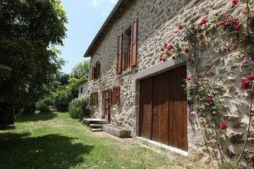 Gîte pour 6 personnes, avec jardin, animaux acceptés à Allègre