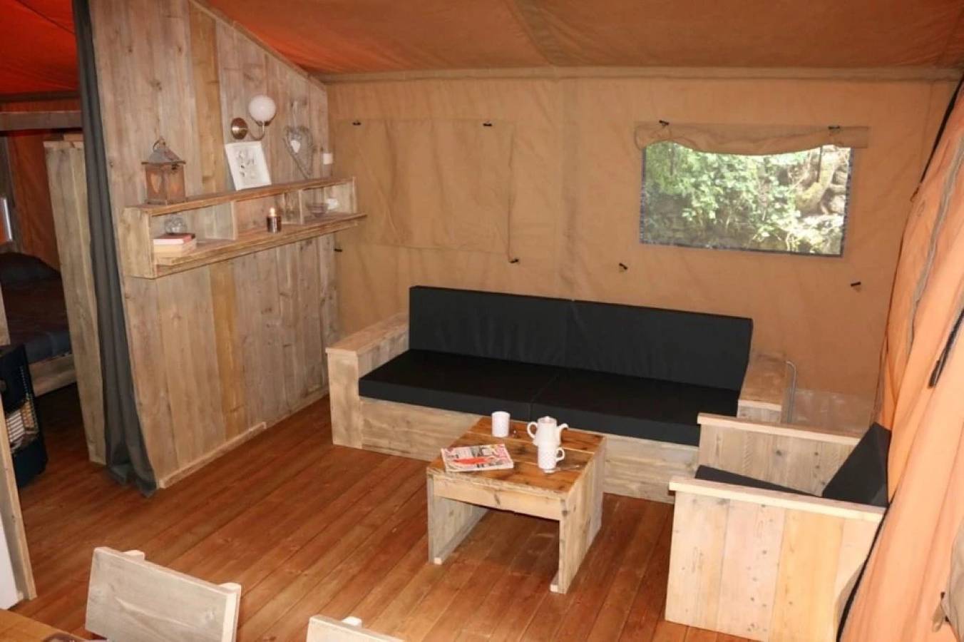 Zecamping piscine pet friendly locatif Bbq 40m2 6 pers in Saint-Constant, Aurillac en omgeving