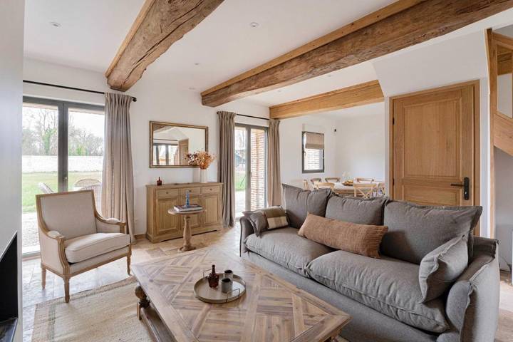 Location de vacances pour 8 personnes, avec jardin ainsi que terrasse et piscine à Cricquebœuf