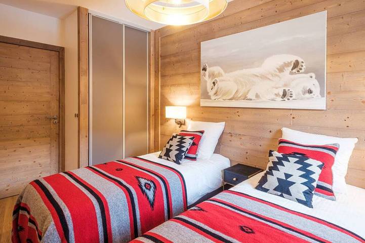 Gîte pour 7 personnes dans Patinoire des Gets - 2