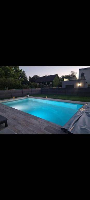 Gîte pour 2 personnes, avec piscine ainsi que jardin et vue à Changé - 3