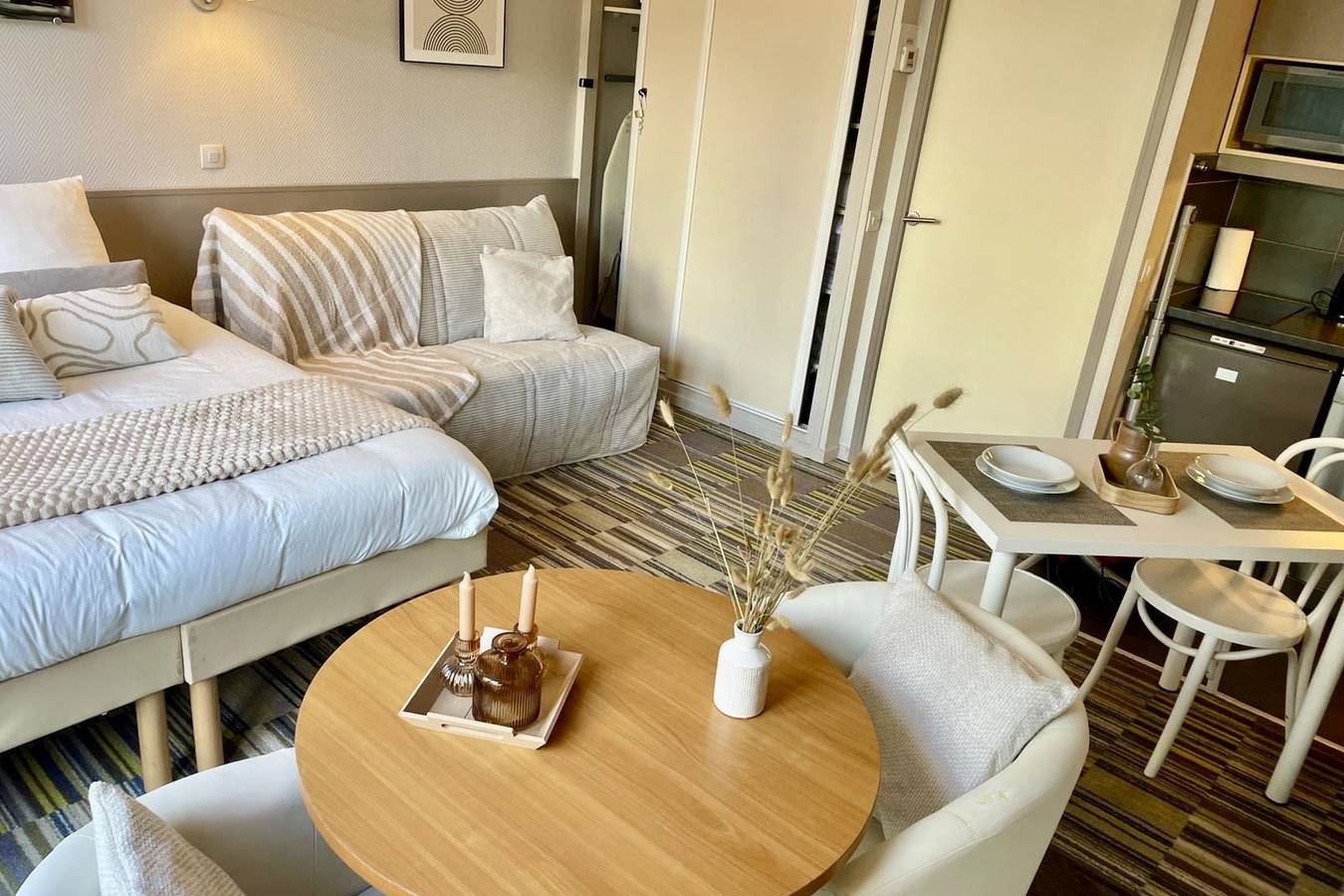 Appartement entier, Paris Porte de Versailles Cosy Lodge 2 Appart hôtel parking wifi 4 pers in Paris, Île de France
