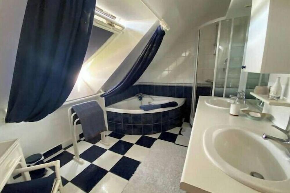 Grande Maison de Famille. in Ploemeur, Côte des Mégalithes