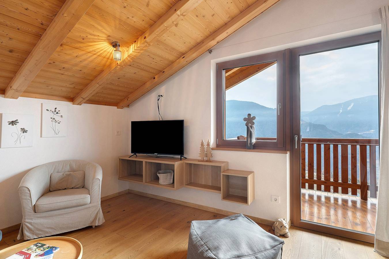 Entire apartment, Apartment "Rosengartl" with Mountain View, Shared Pool and Wi-Fi in Costa - Bozner Leitach, Ritten