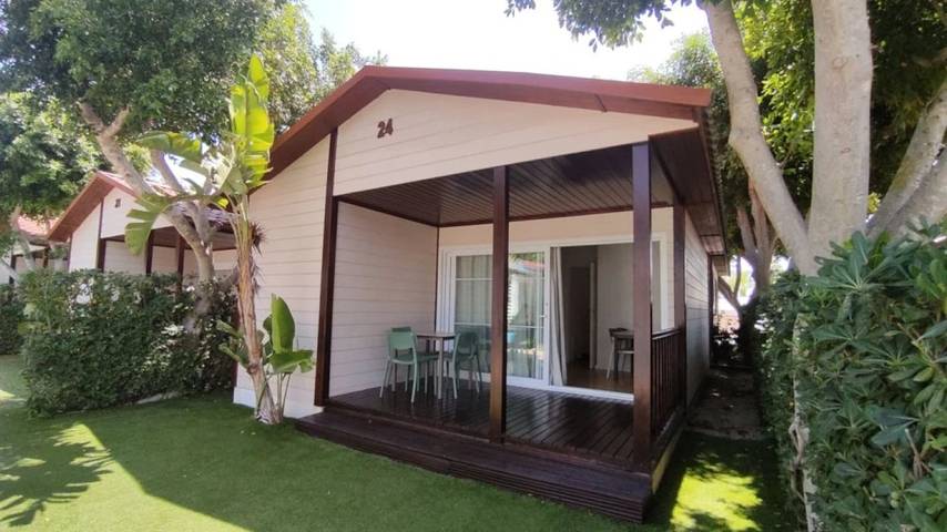Cabaña de madera para 5 personas, con jacuzzi además de piscina para niños y sauna en Guardamar del Segura - 3