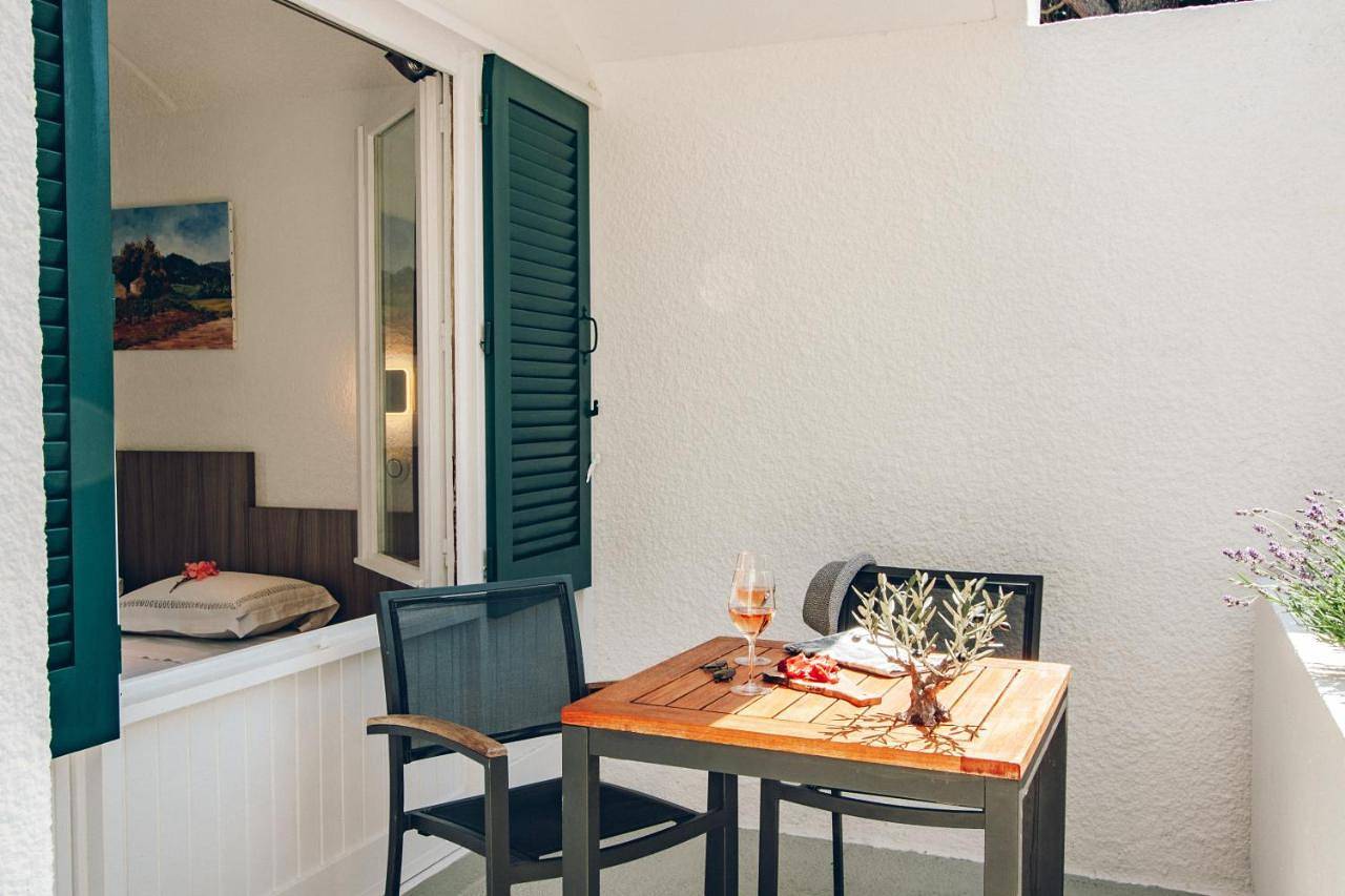 Appartement entier, Two-Bedroom Apartment in La Garde-Freinet, Côte méditerranéenne (France)
