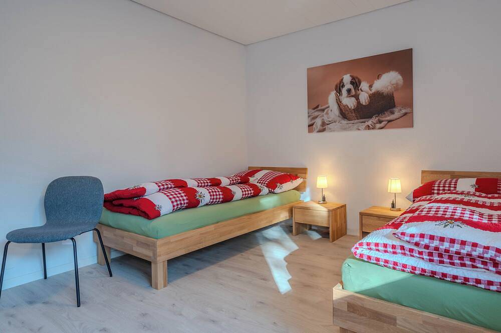 Dora's Huus - Haus, Terrasse, Garten & 3 Tv's - Erholung & Ausflüge in Zürich in Kanton Zürich