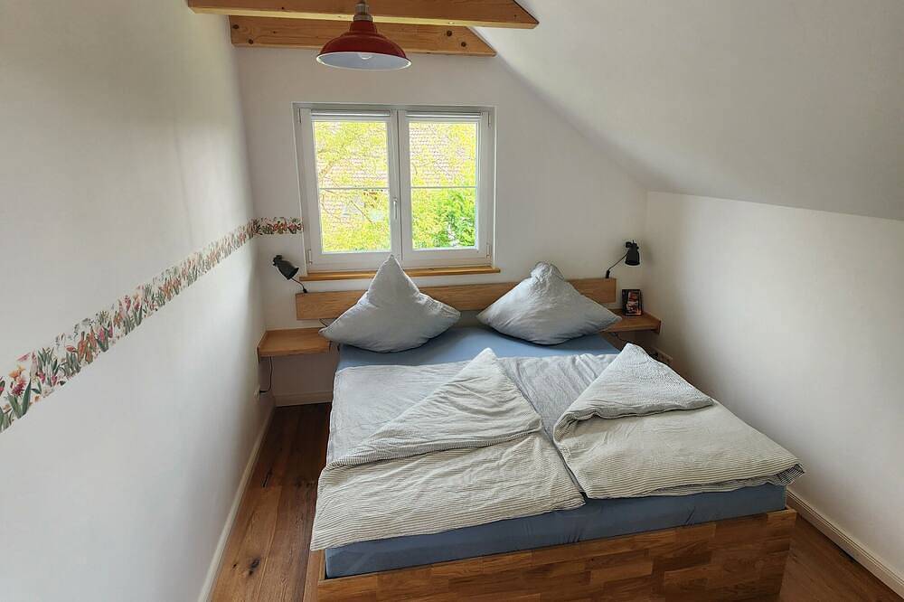 Ganze Wohnung, Jacklis Haus anno 1657 - Öko Ferienwohnung mit Bergsicht, großem Garten & Pool in Bodolz, Bayerisch Schwaben