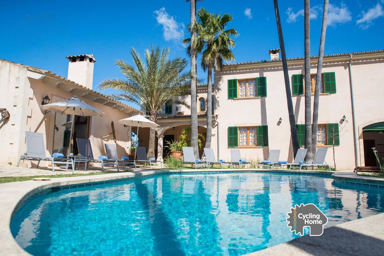 Vernissa de Apolonia in Santa Margalida, North Majorca