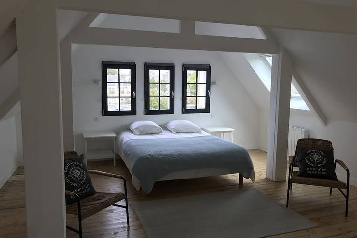 Duplex centre ville 120m2 .Face à la cathédrale de Saint Pol de Leon . in Saint-Pol-de-Léon, Ceinture Dorée