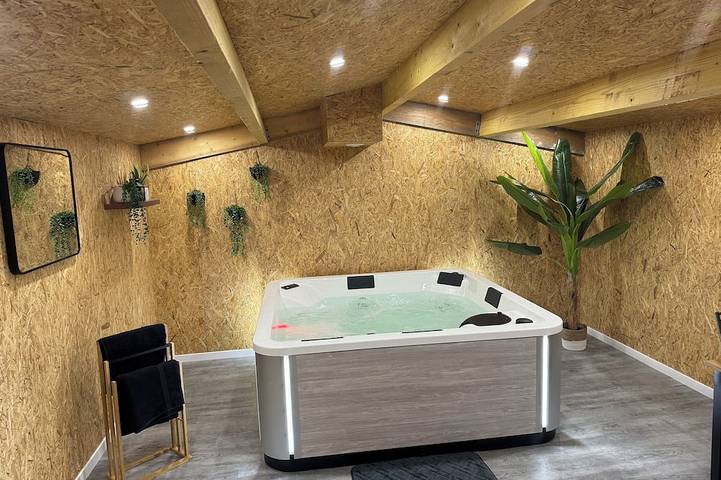 Gîte pour 6 personnes, avec jacuzzi, animaux acceptés à Subles