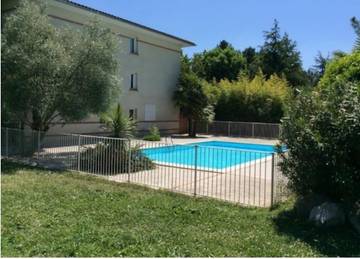 Gîte pour 2 personnes, avec vue ainsi que balcon et piscine à Launaguet