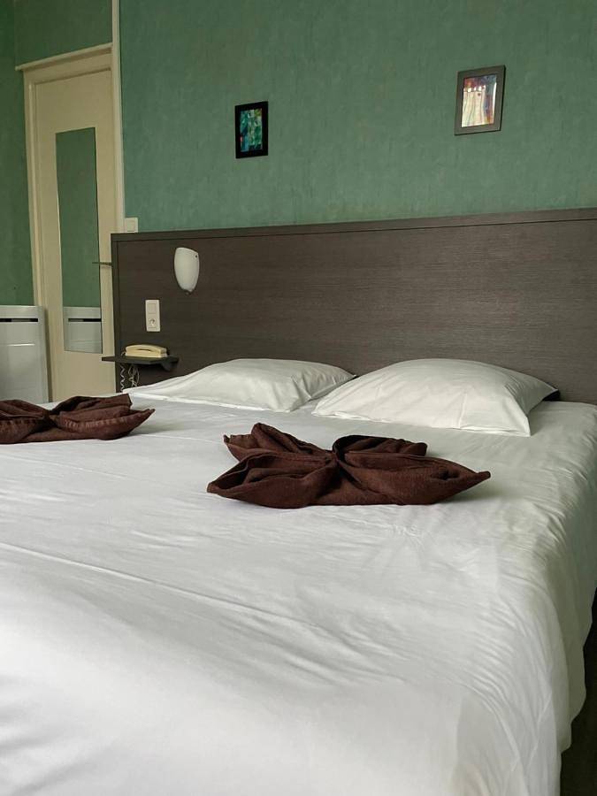 Gîte pour 2 personnes, avec piscine ainsi que terrasse et sauna à Lapalisse - 3