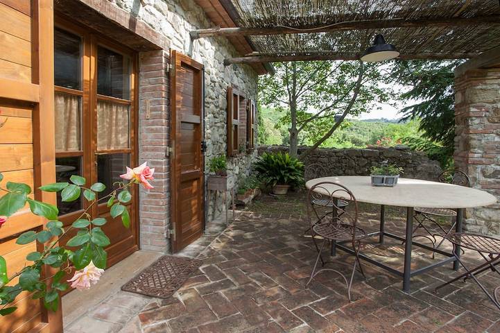 Appartamento per 7 persone, con giardino e terrazza nonché idromassaggio in Castellina Marittima