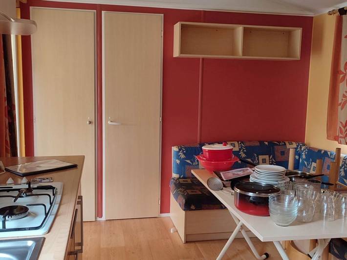 Camping pour 4 personnes, avec terrasse dans Région de Besse-et-Saint-Anastaise - 3