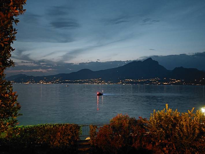 Appartamento per 2 persone, con balcone e vista lago nonché giardino in Provincia di Verona