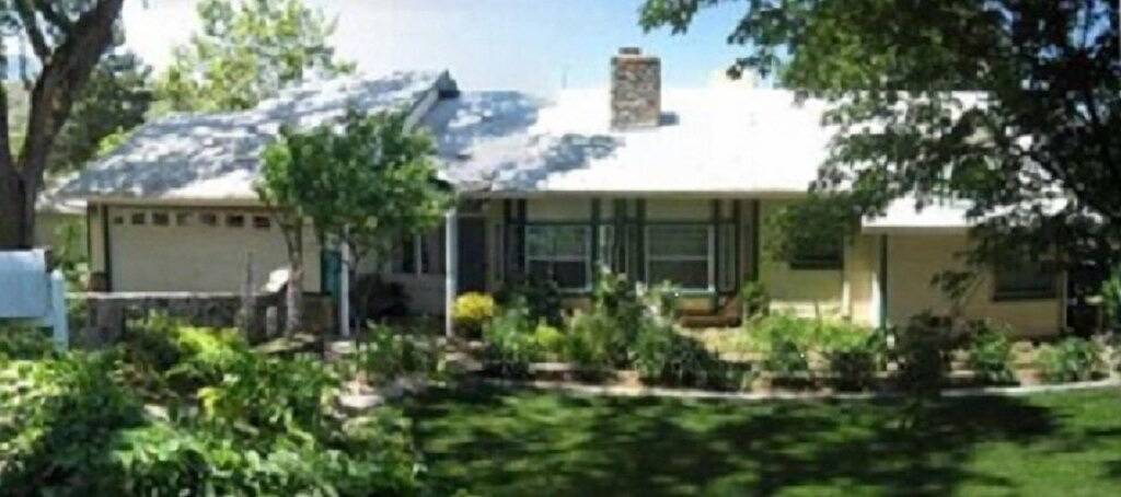 Lake Front Property Mit Million Dollar Views Mit Privatstrand und Dock in California North Coast