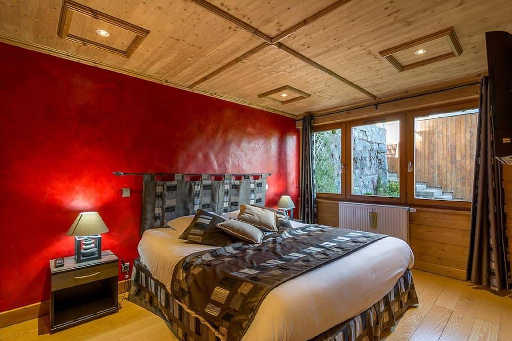 Chalet Grand Standing Avec Piscine Interieure Chauffee Entierement Renovee in Lac de Gérardmer, Gérardmer