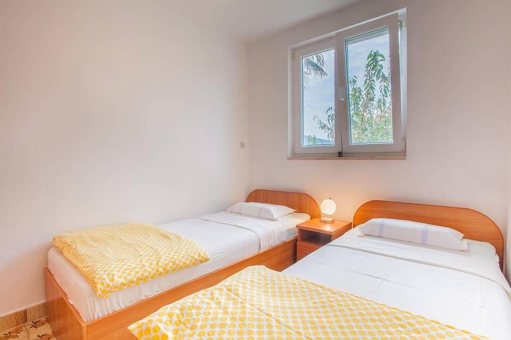 Entire apartment, Gorgeous apartment in Cres with kitchen in Cres Town, Cres