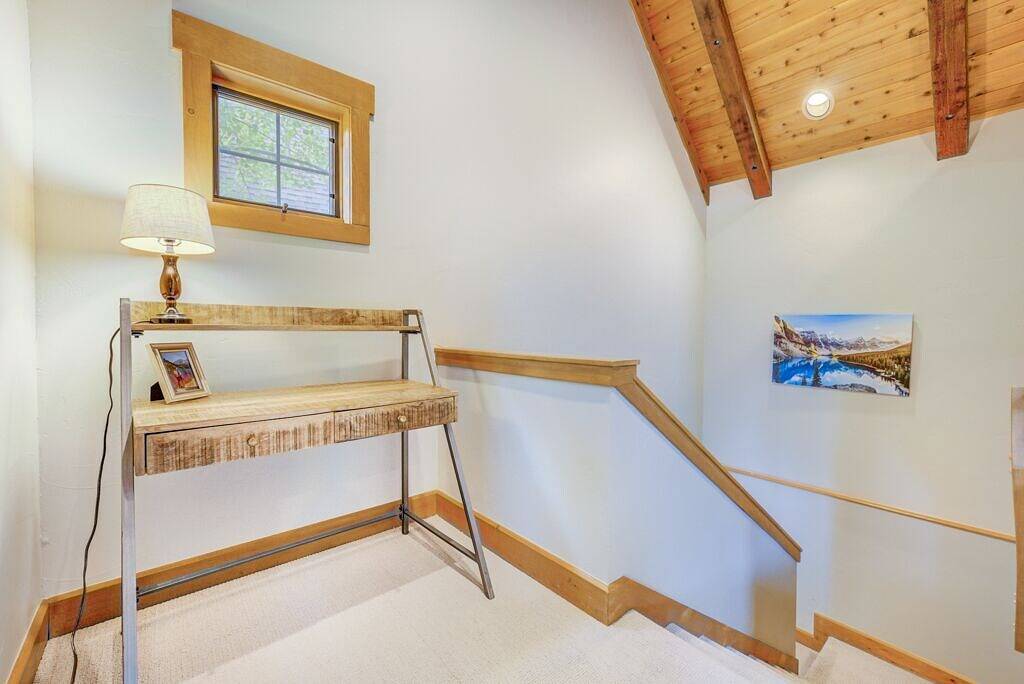 Minutes to Keystone Base Area, Second Story Balcony w/ Mountain Views! in Arapahoe Basin