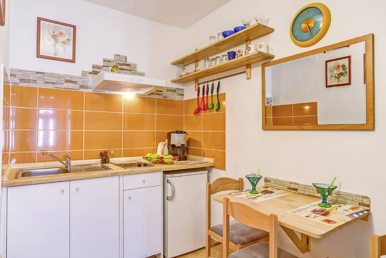 Entire apartment, Tragos in Trogir - Appartement für 2 Personen Ap1 in Trogir, Ciovo