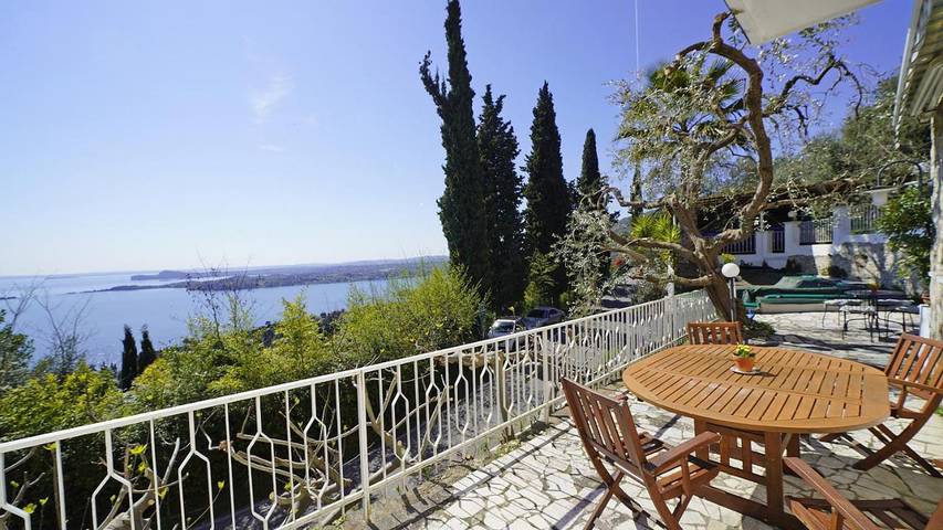 Villa per 7 persone, con animali domestici a Gardone Riviera