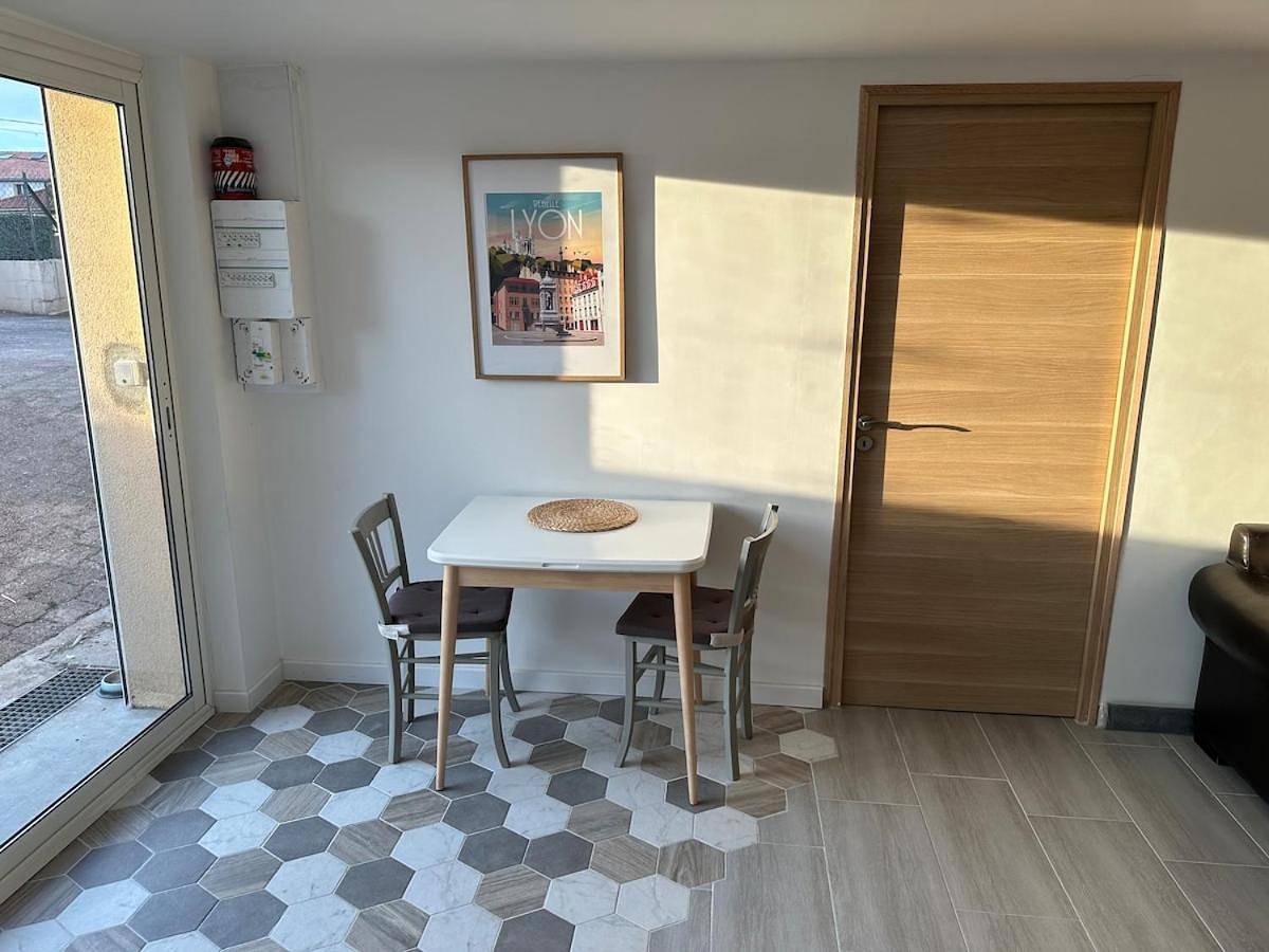 Appartement entier, One-Bedroom Apartment in Feyzin, Lyon et ses environs