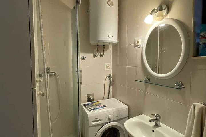 Ganze Wohnung, 2-Zimmer-Ferienwohnung mit Terrasse und Meerblick Bucht Donja Krušica, Solta in Solta